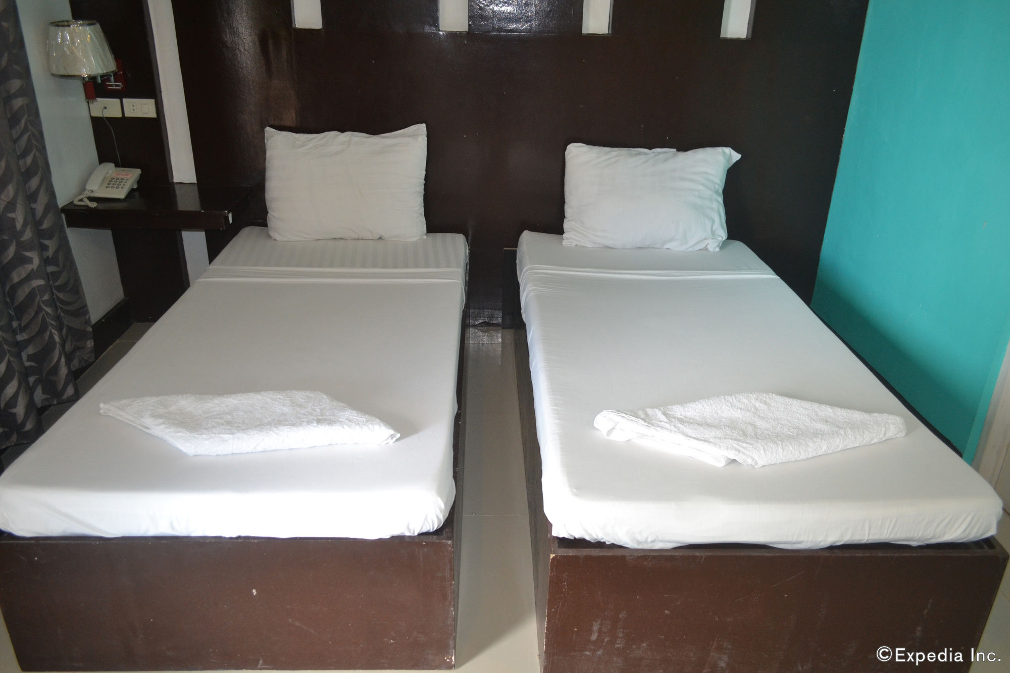Dolyn Suites