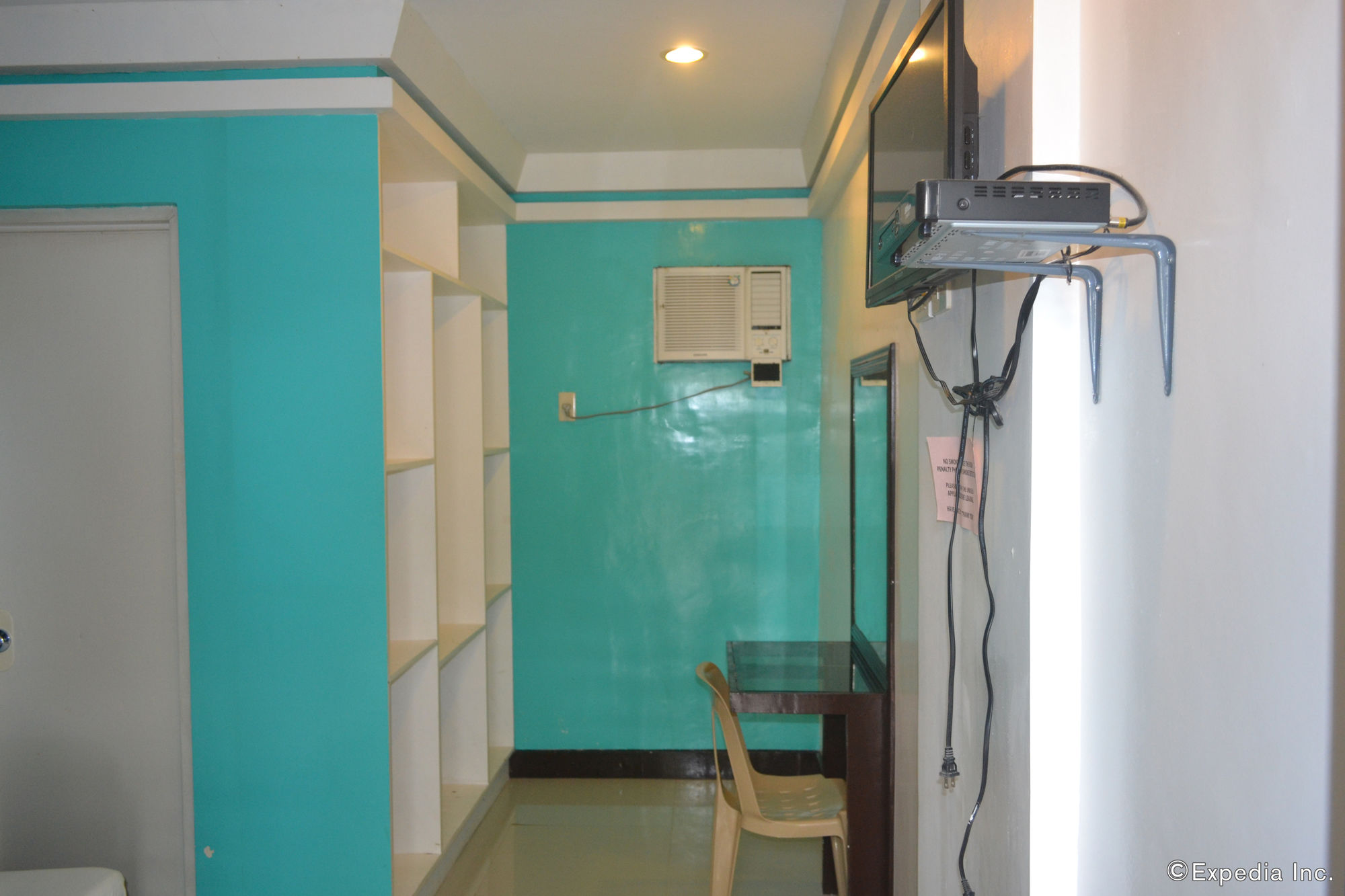 Dolyn Suites