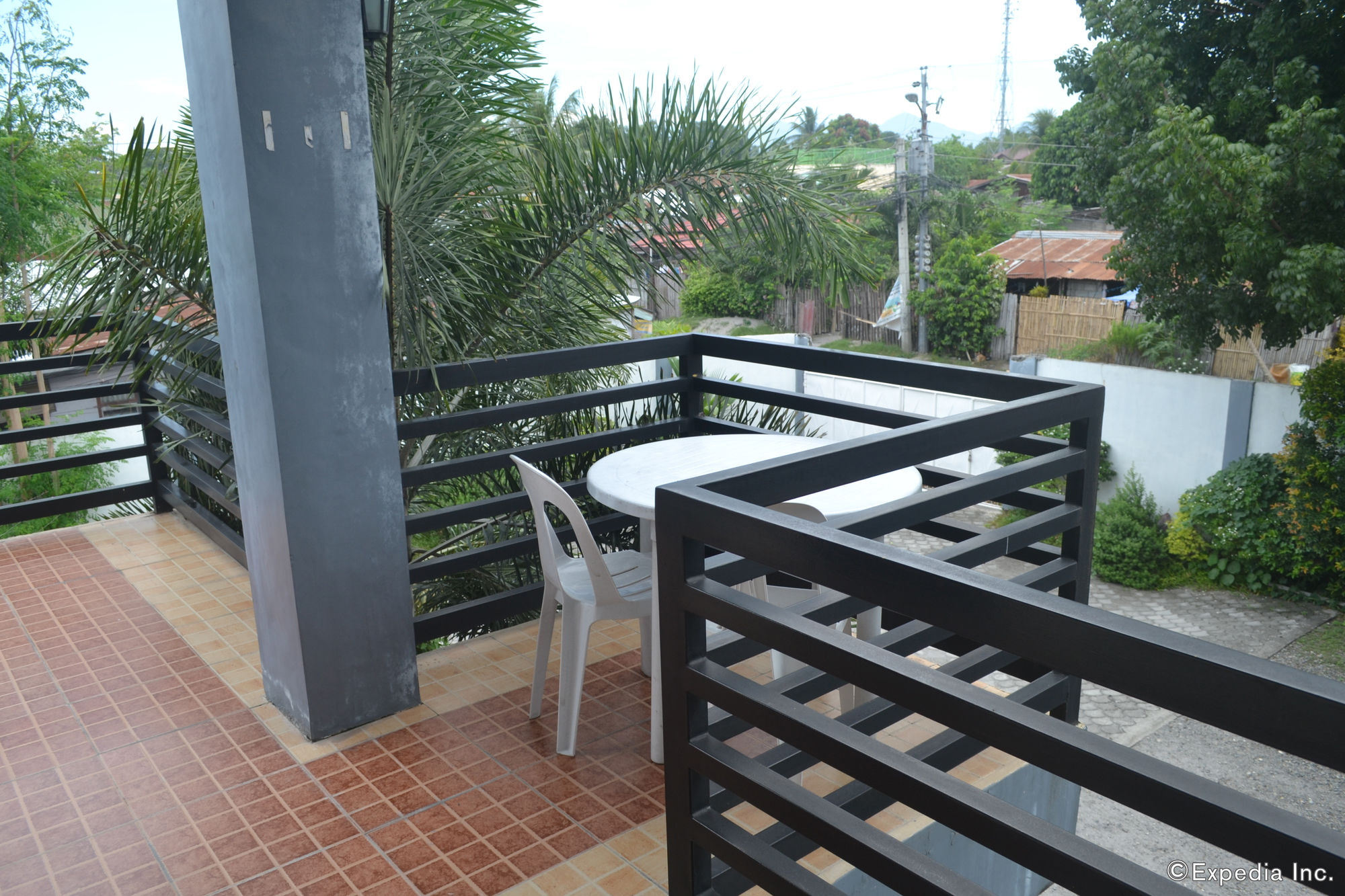 Dolyn Suites