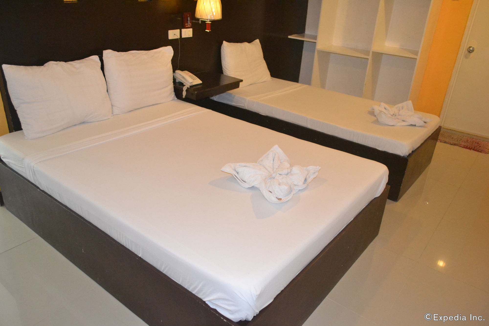Dolyn Suites