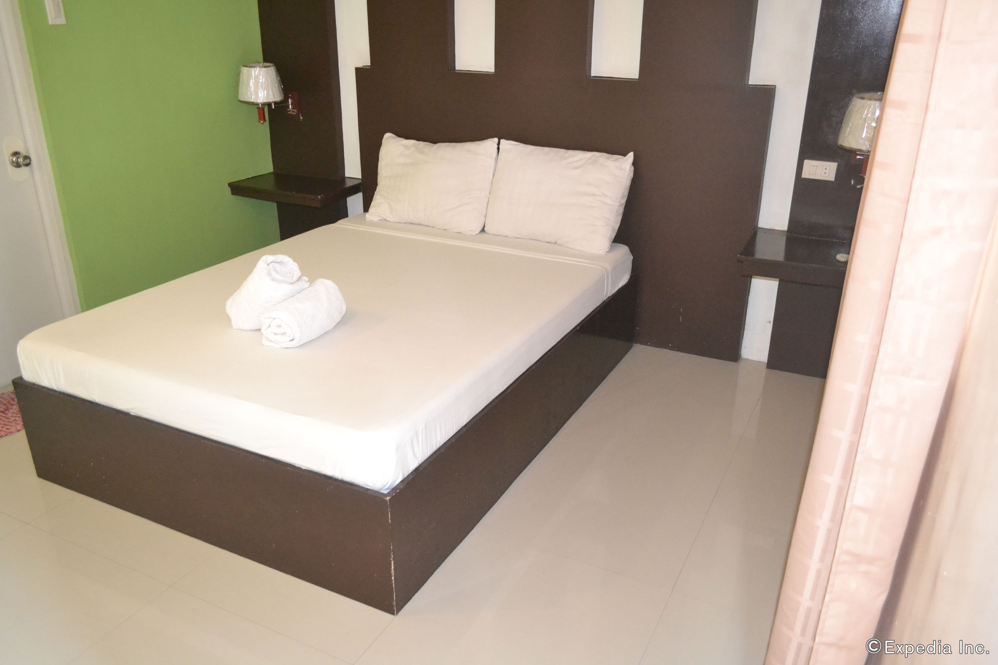 Dolyn Suites