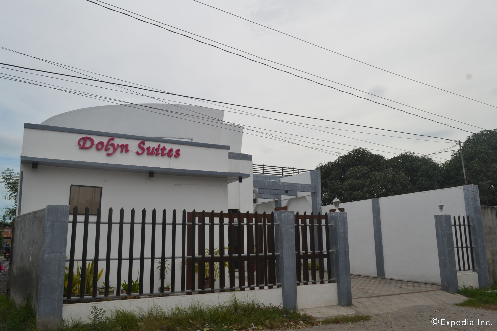 Dolyn Suites