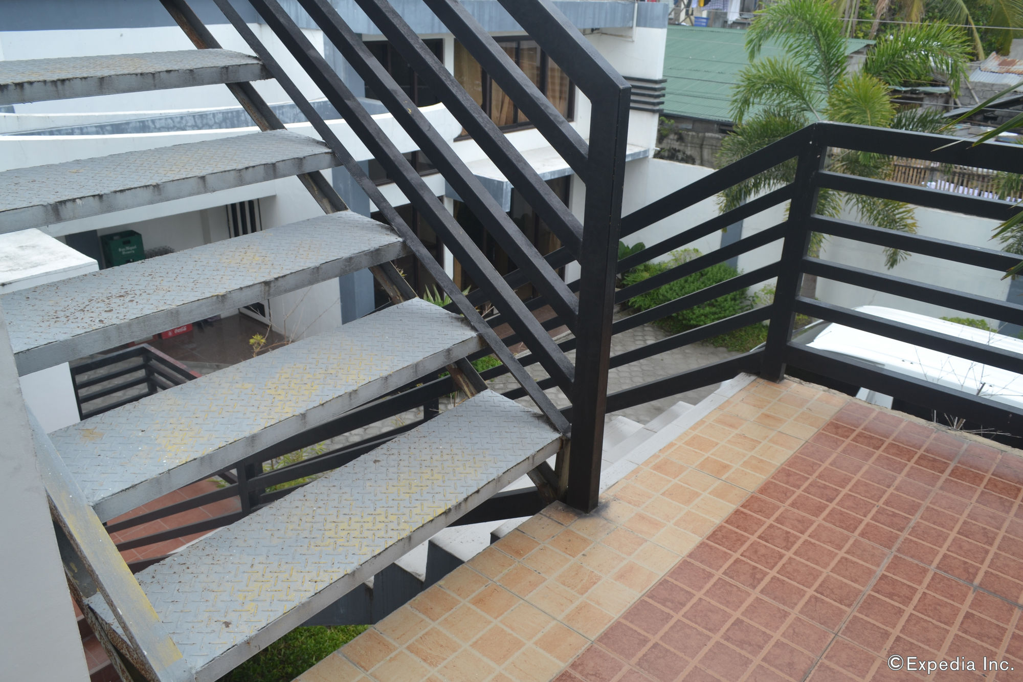 Dolyn Suites
