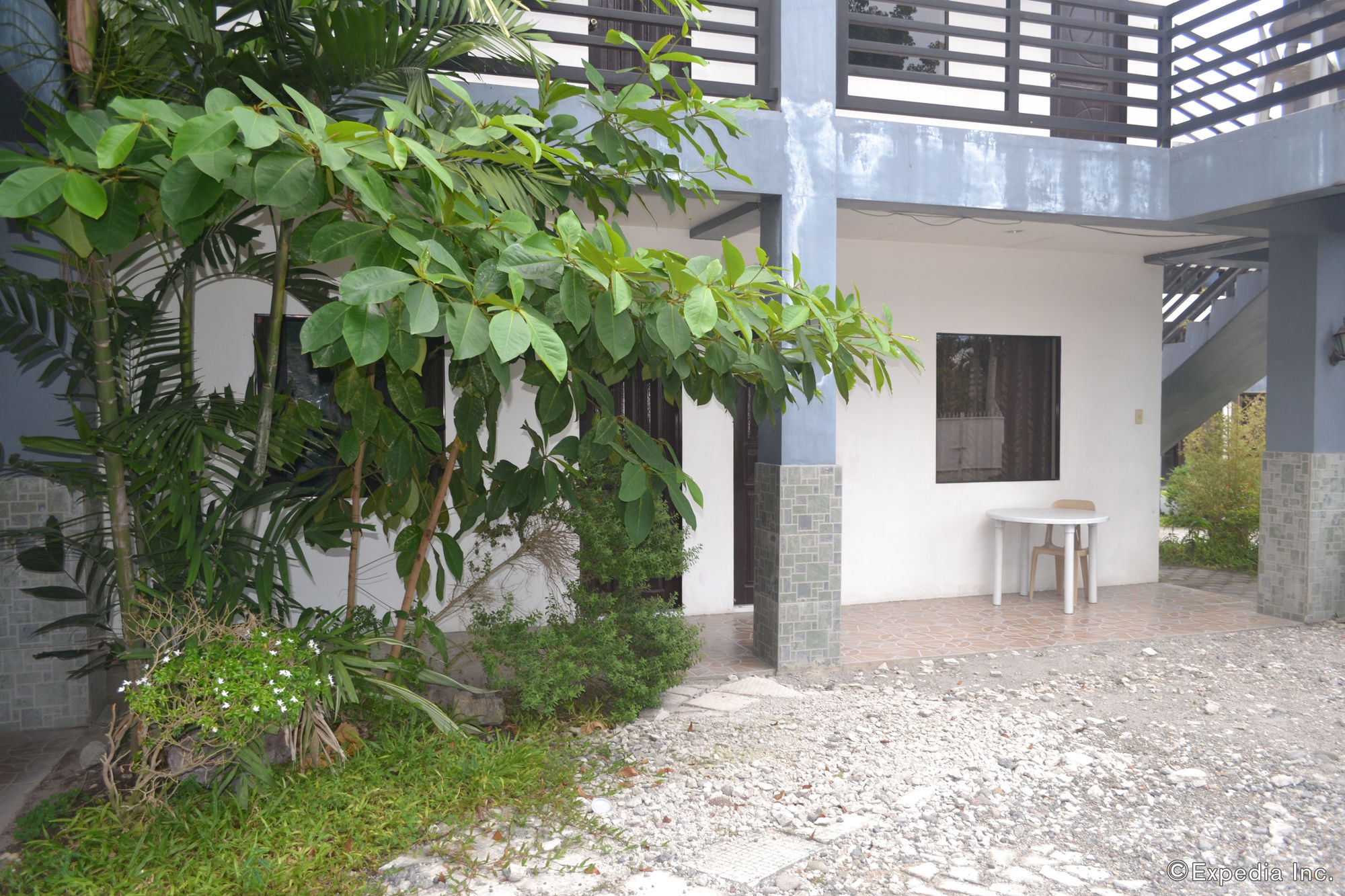 Dolyn Suites