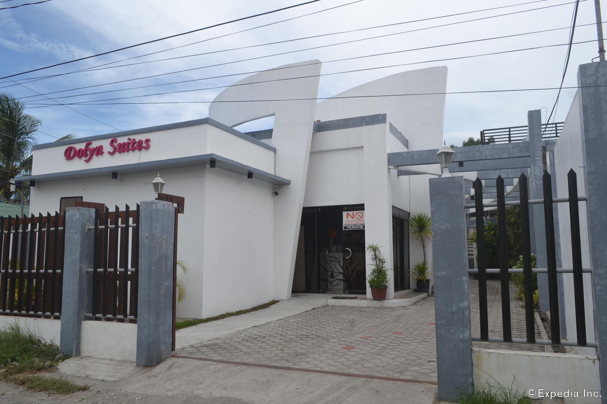 Dolyn Suites
