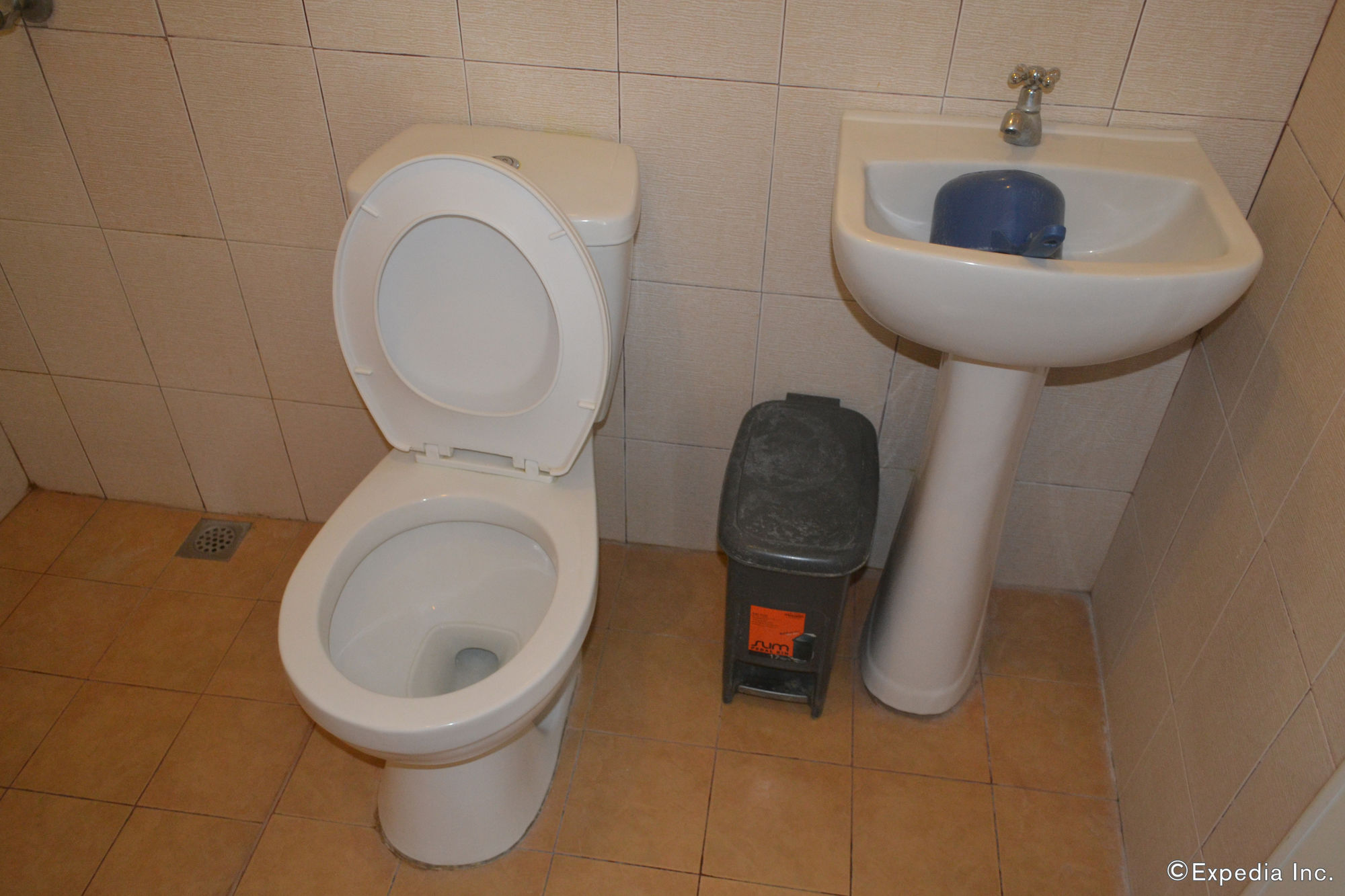 Dolyn Suites