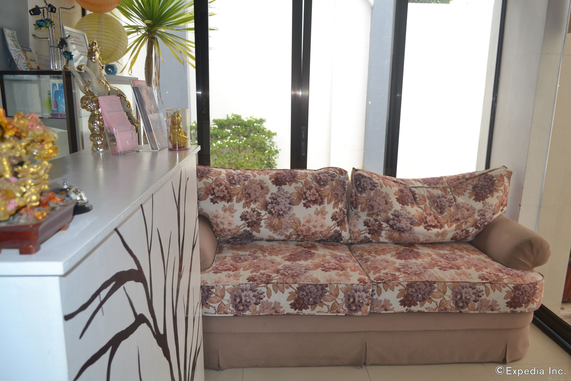 Dolyn Suites