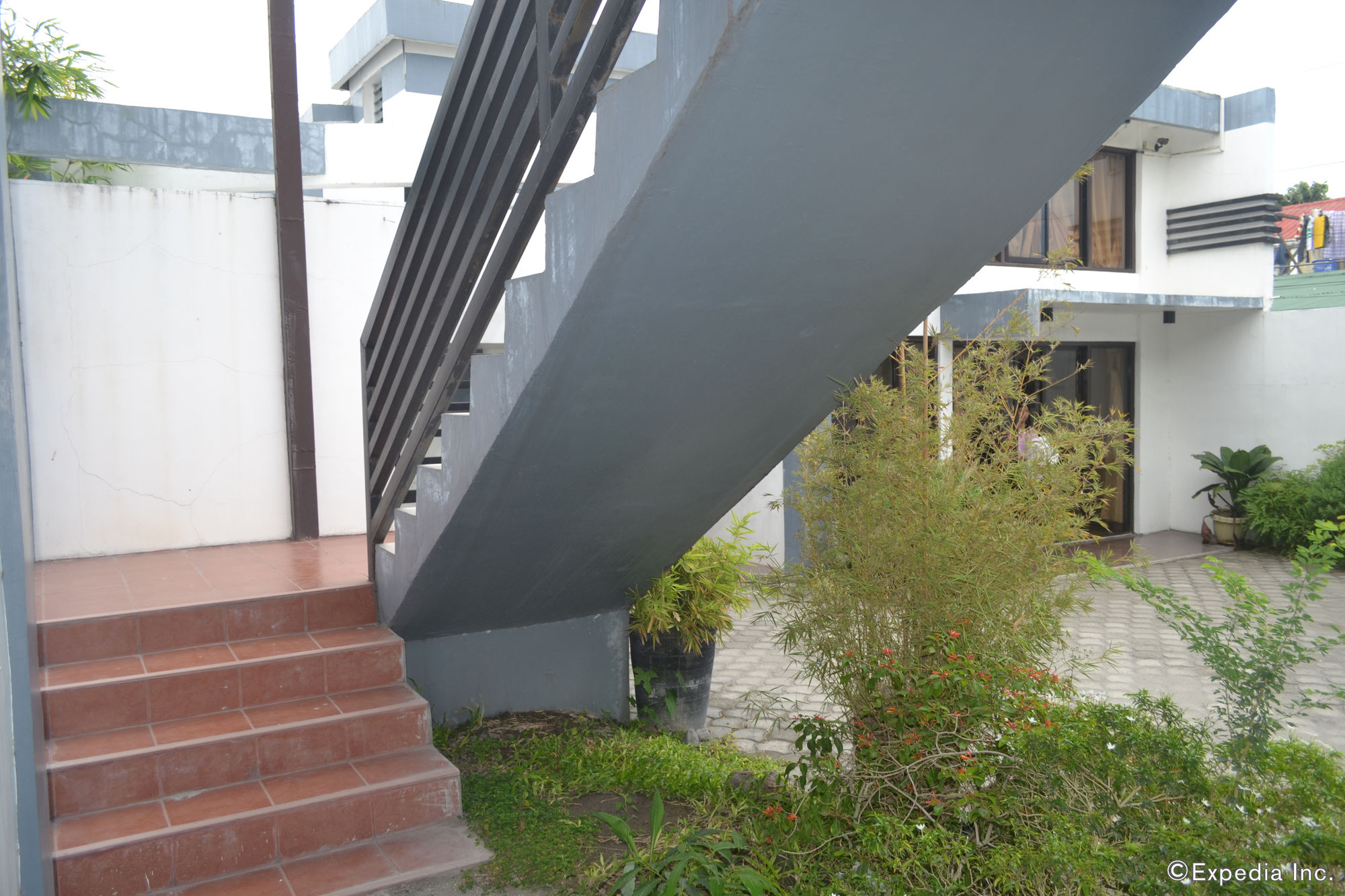 Dolyn Suites