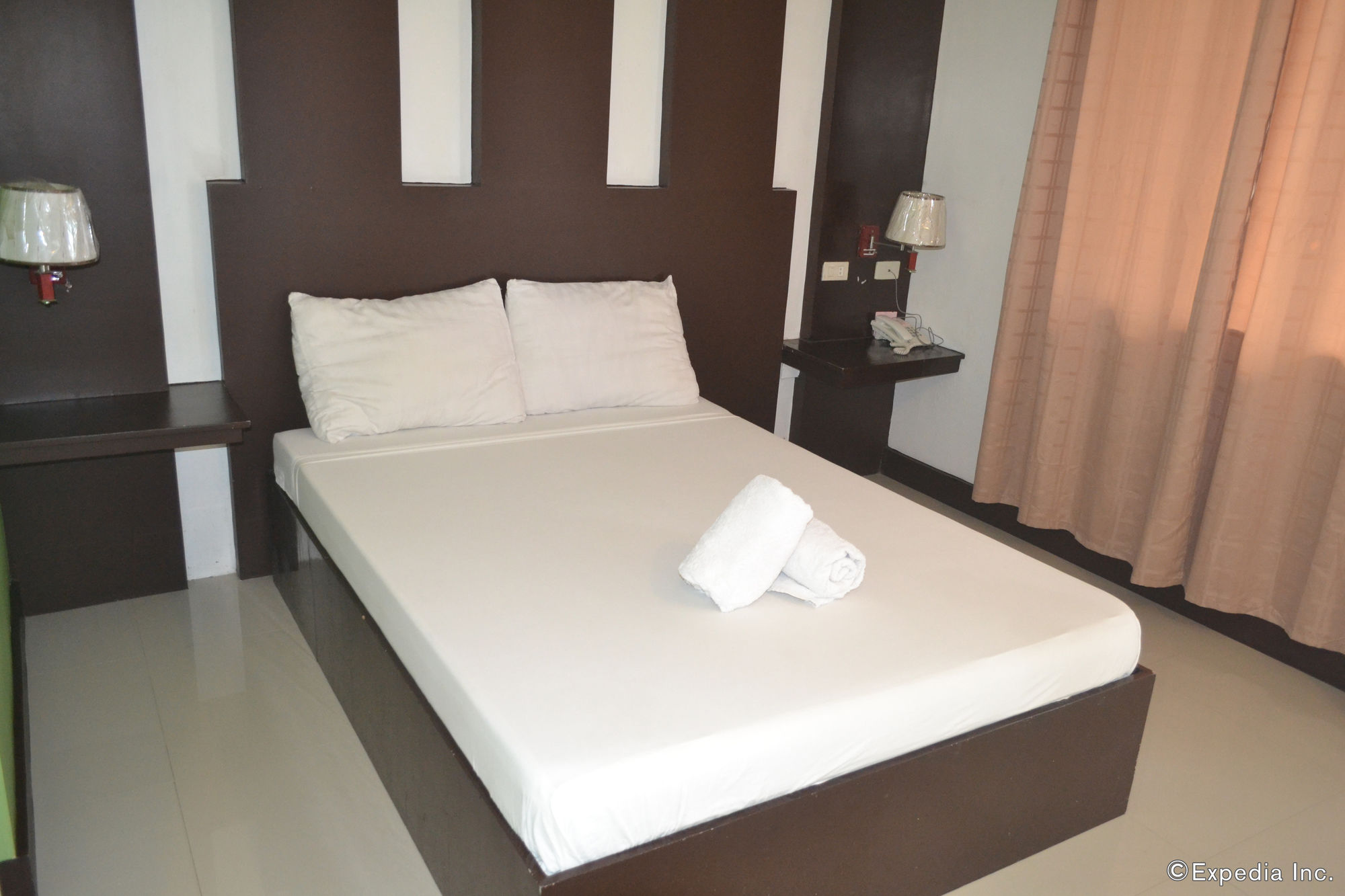 Dolyn Suites