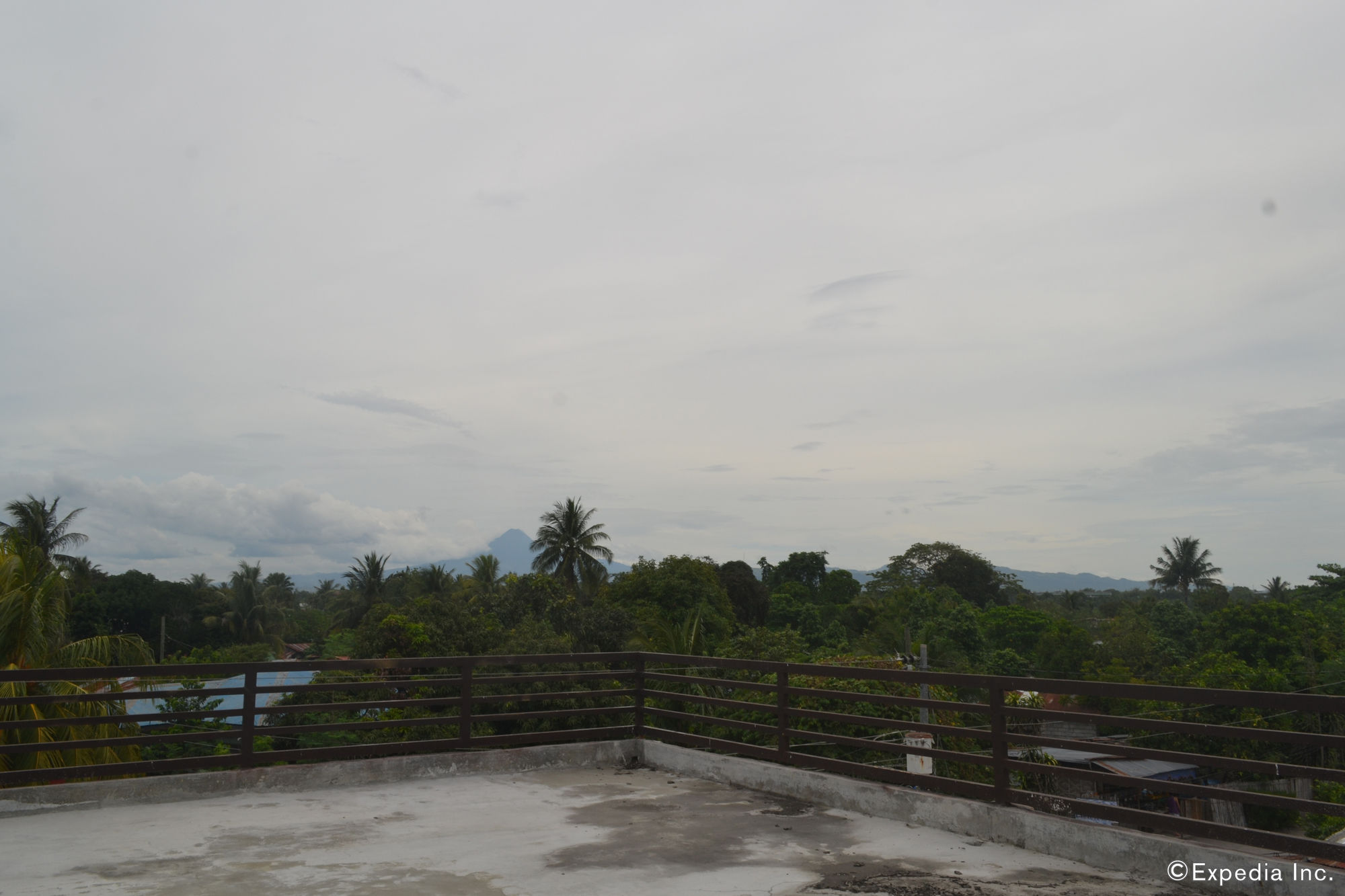Dolyn Suites