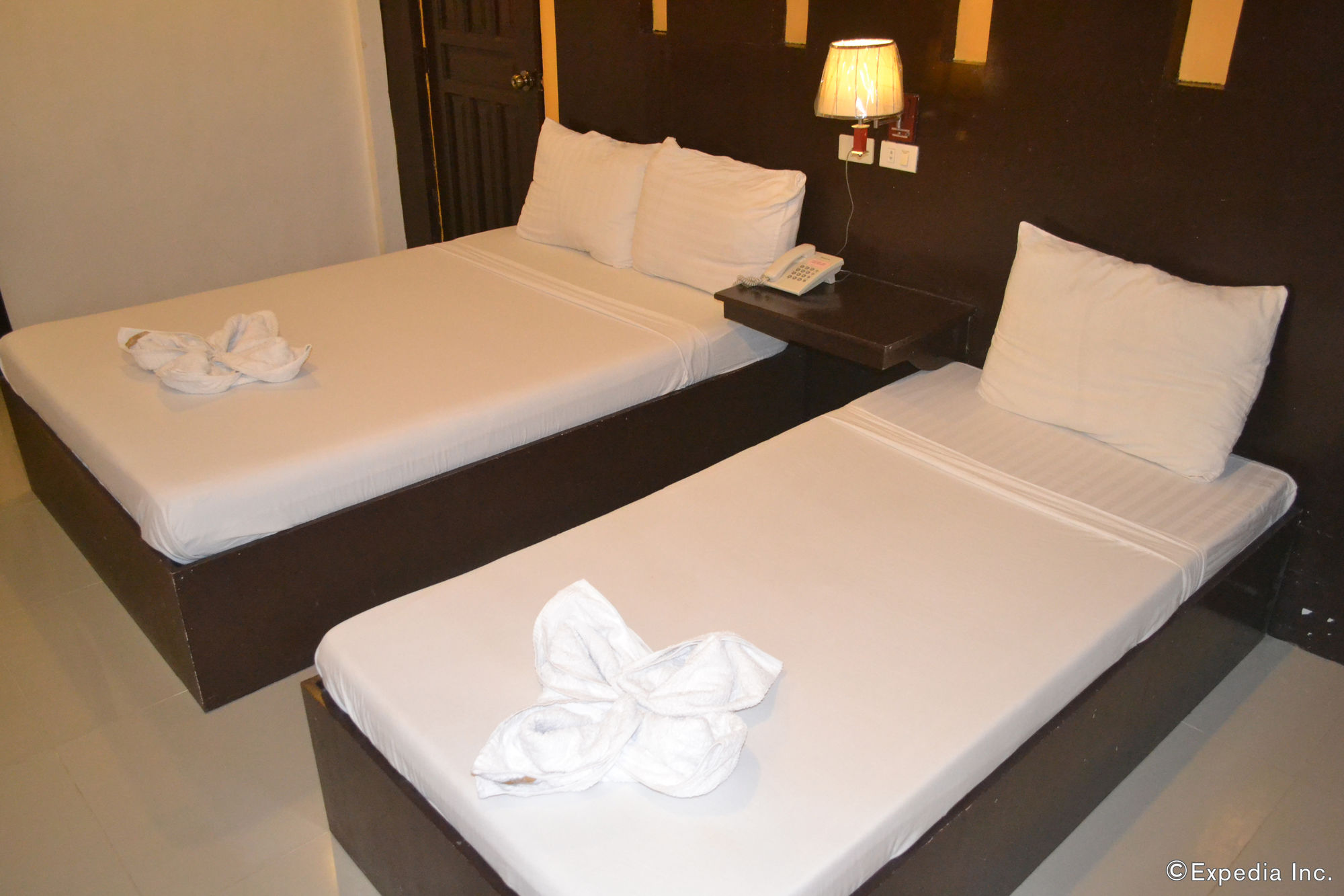 Dolyn Suites