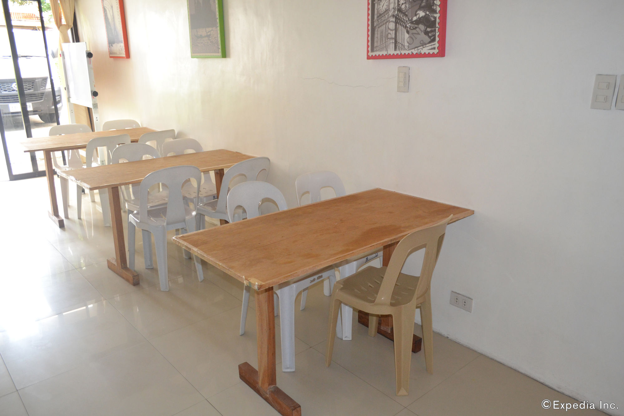 Dolyn Suites