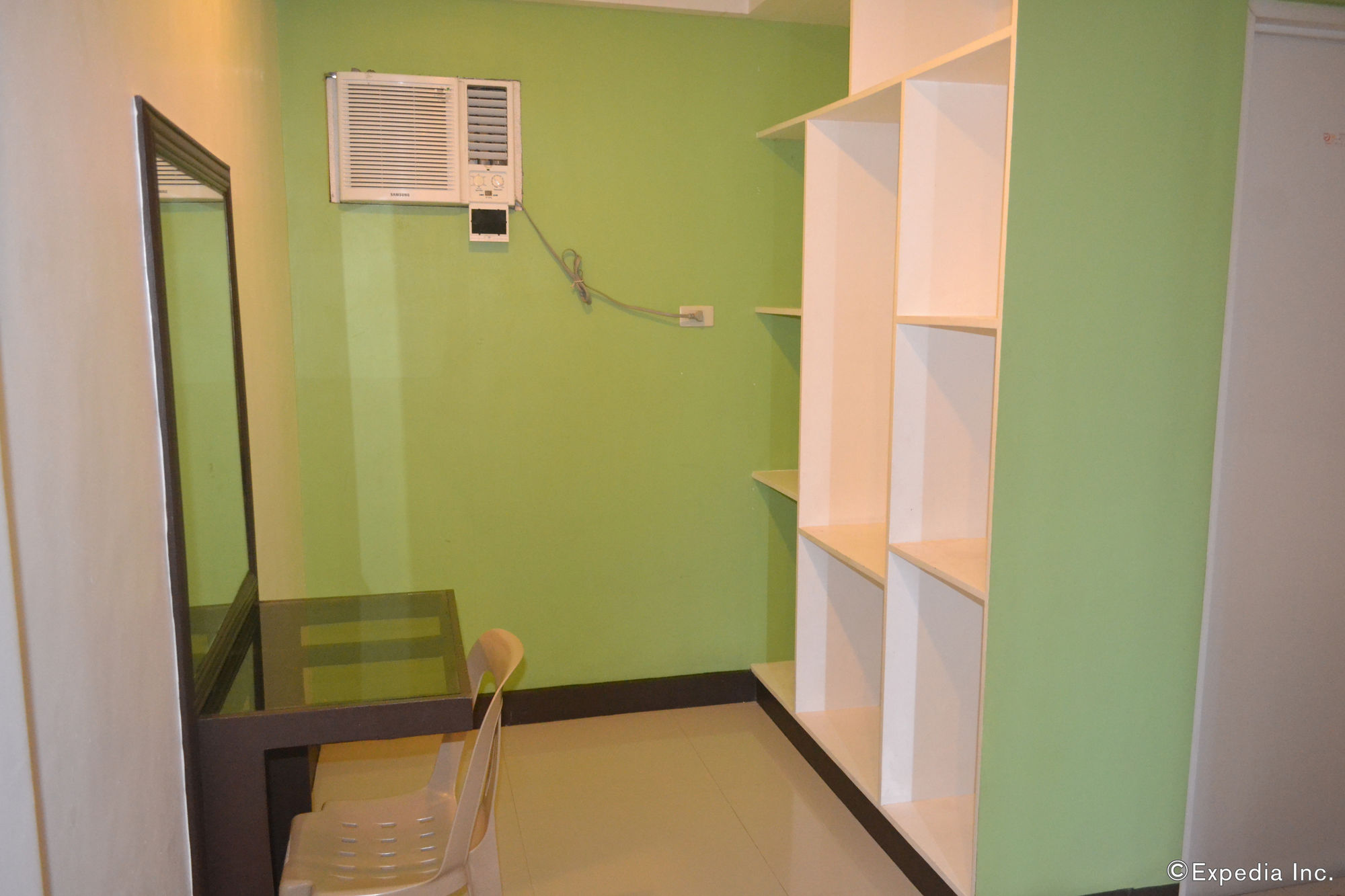 Dolyn Suites
