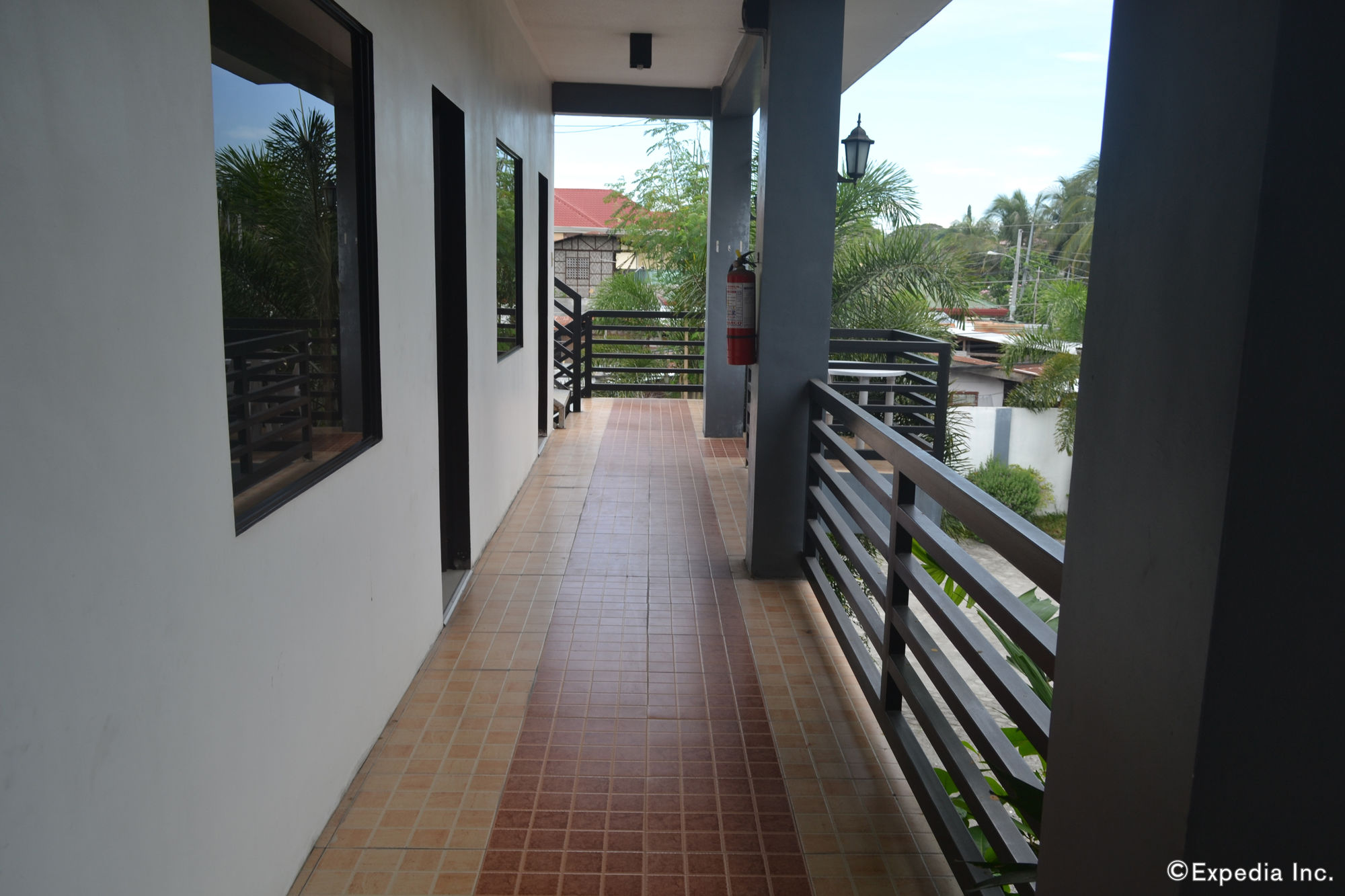 Dolyn Suites