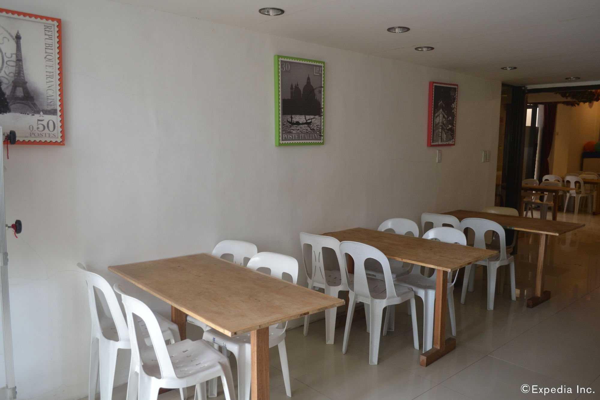Dolyn Suites
