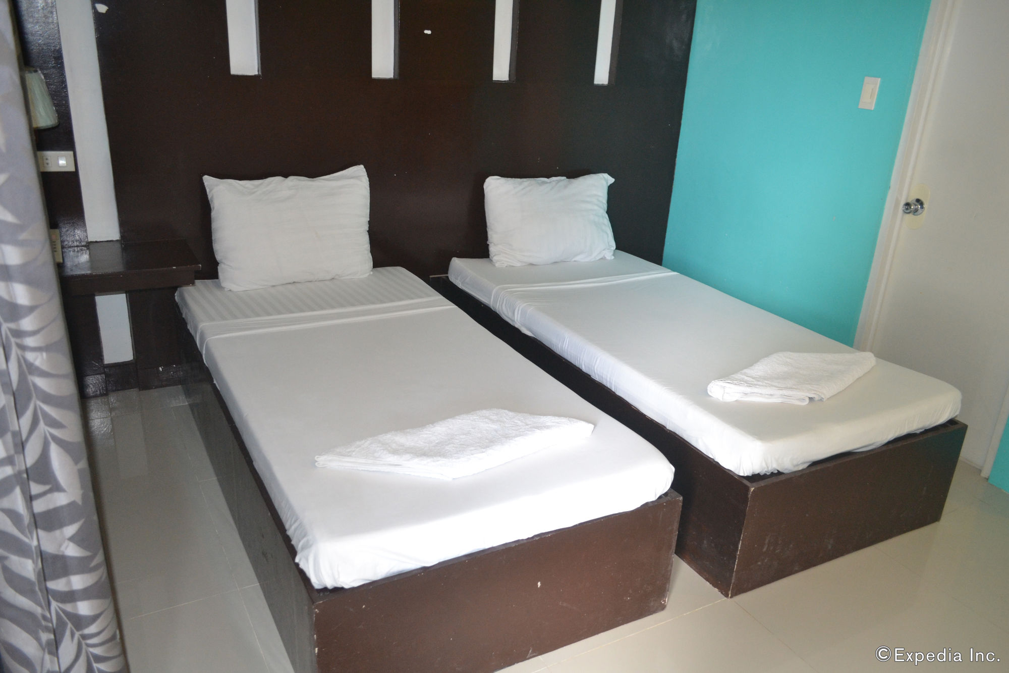 Dolyn Suites