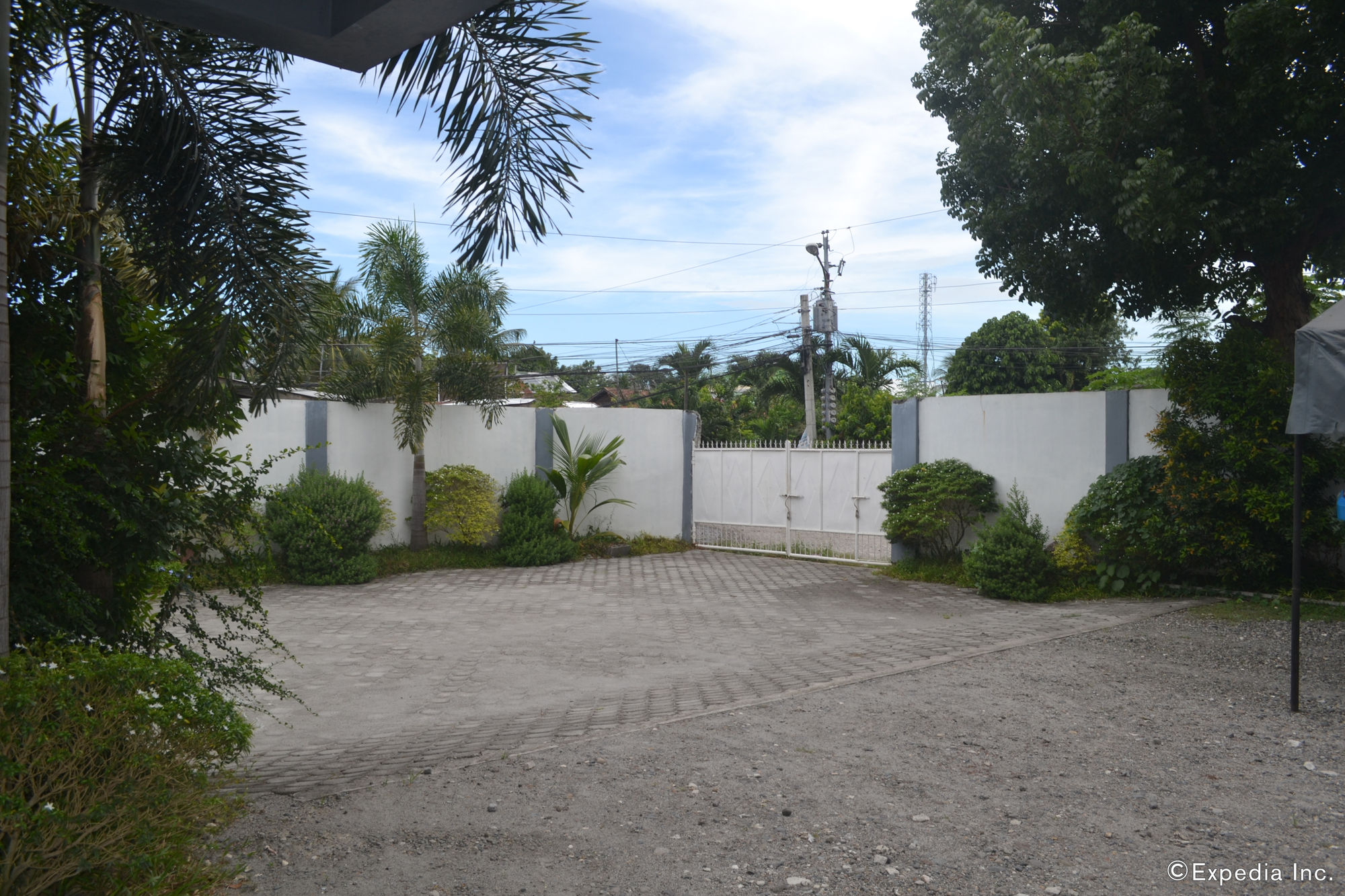 Dolyn Suites