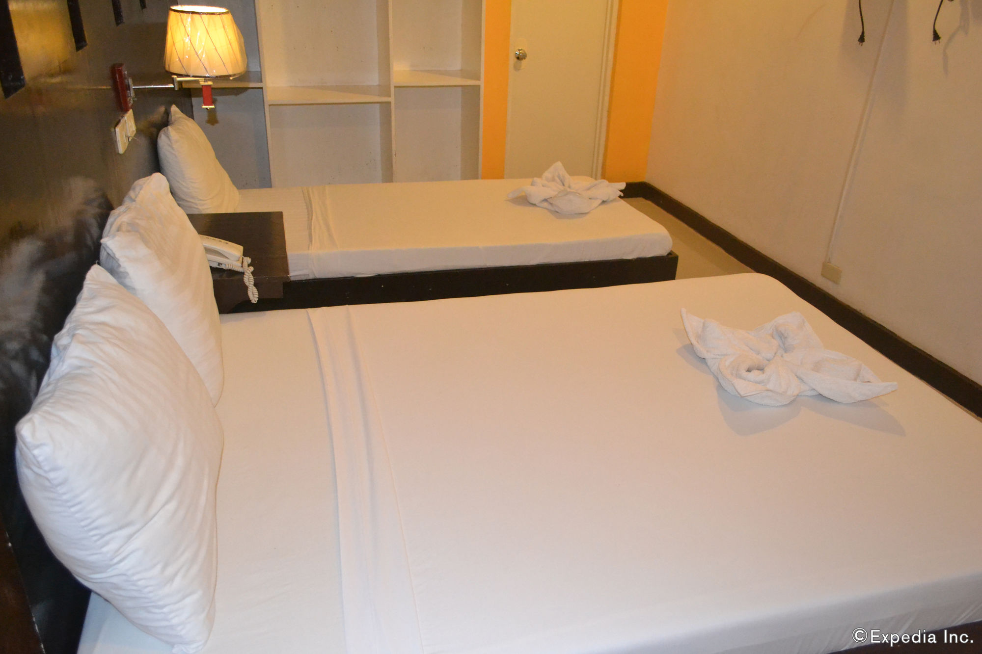 Dolyn Suites