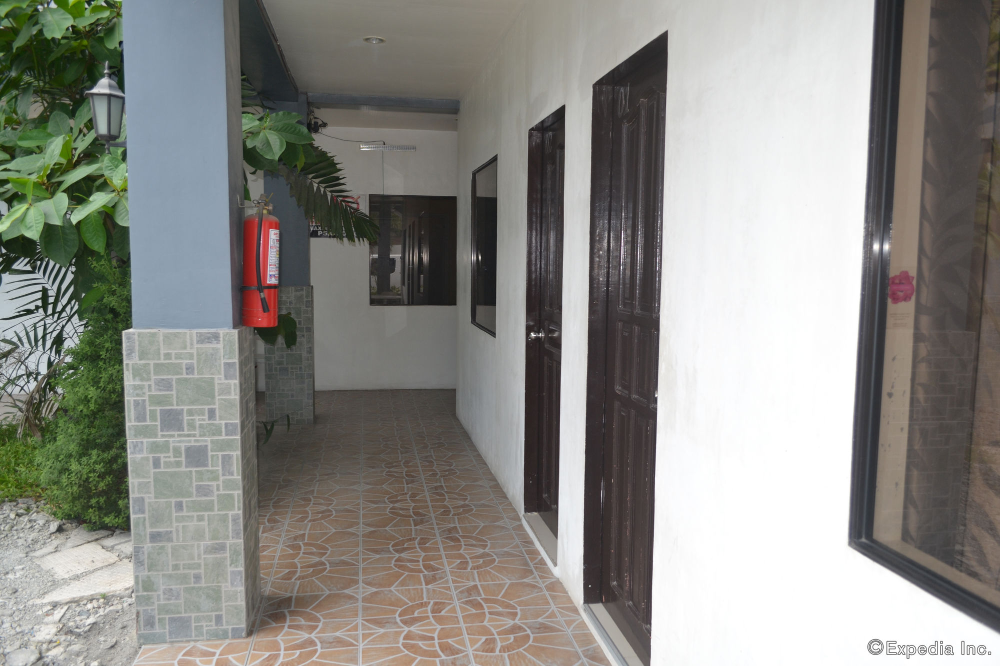 Dolyn Suites