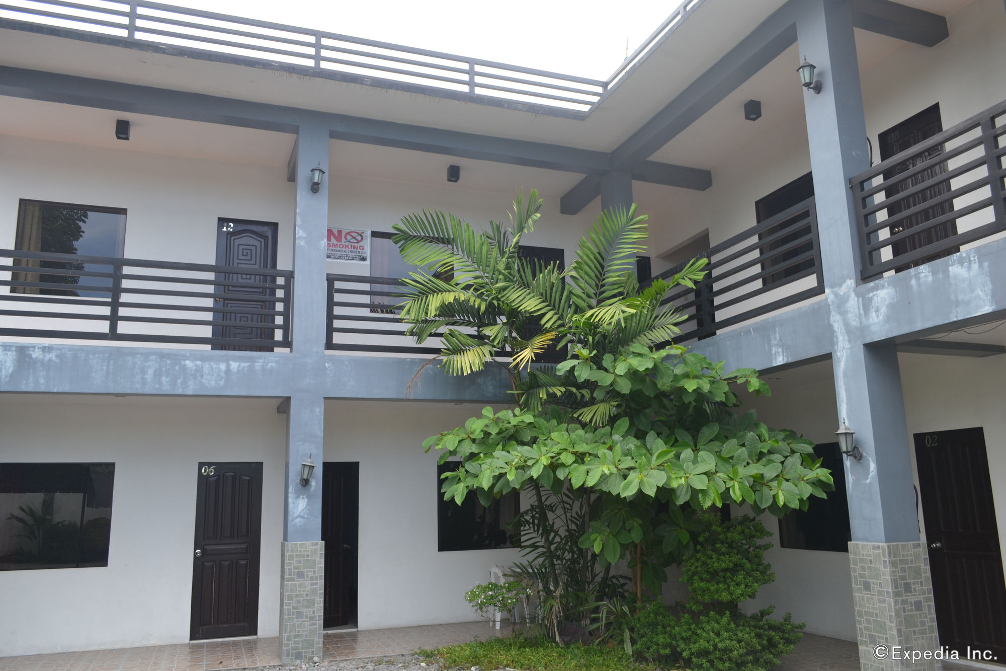 Dolyn Suites