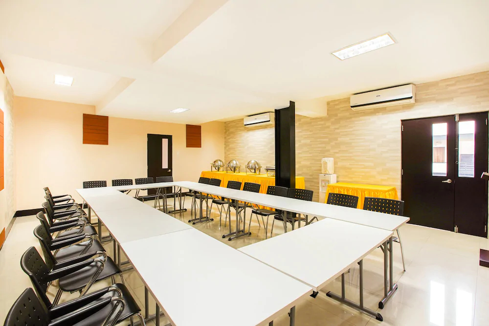 Driggs Suites by OYO Rooms