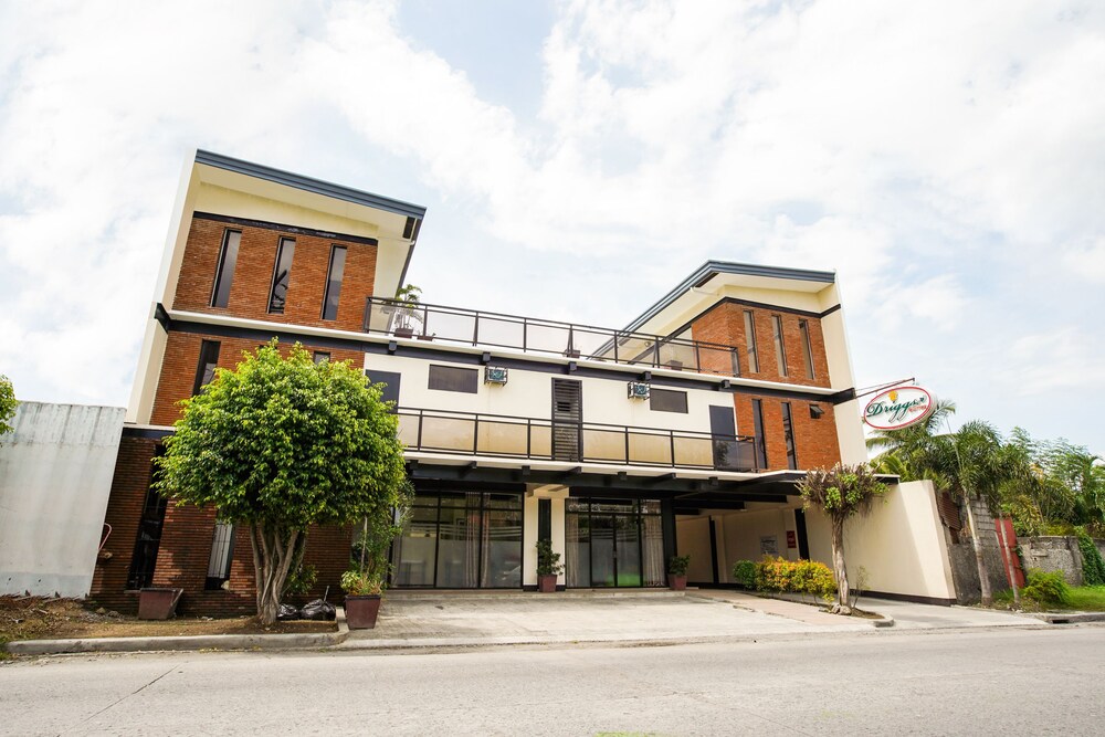 Driggs Suites by OYO Rooms