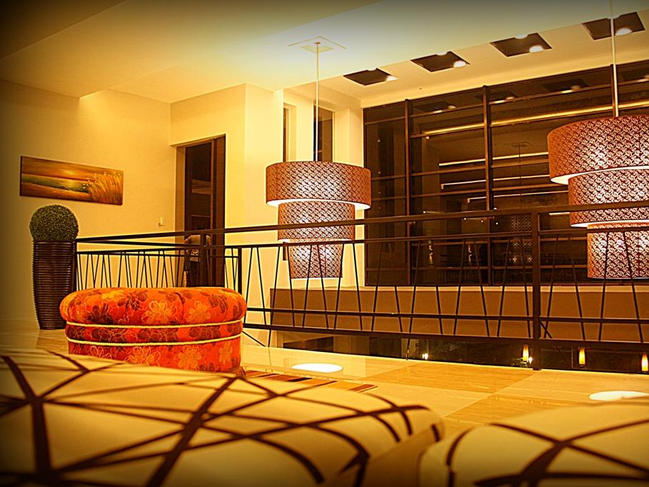 Ellis Arcade & Suites