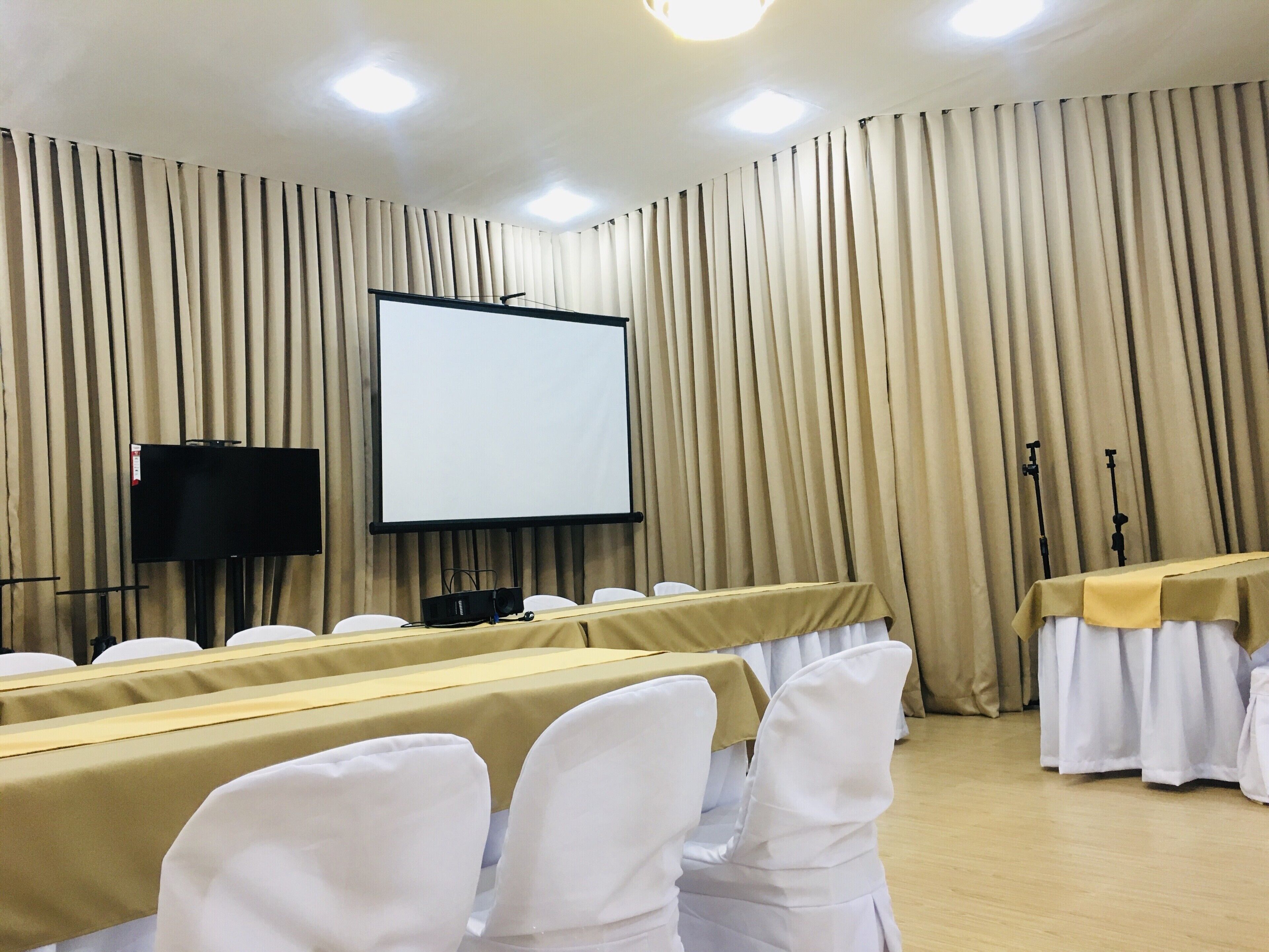 Gmaya Suites