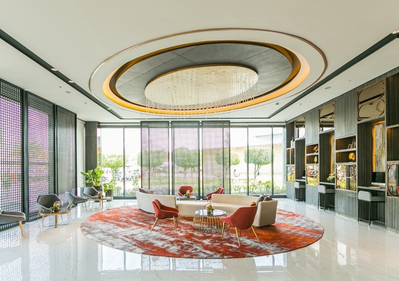 Grand Summit Hotel