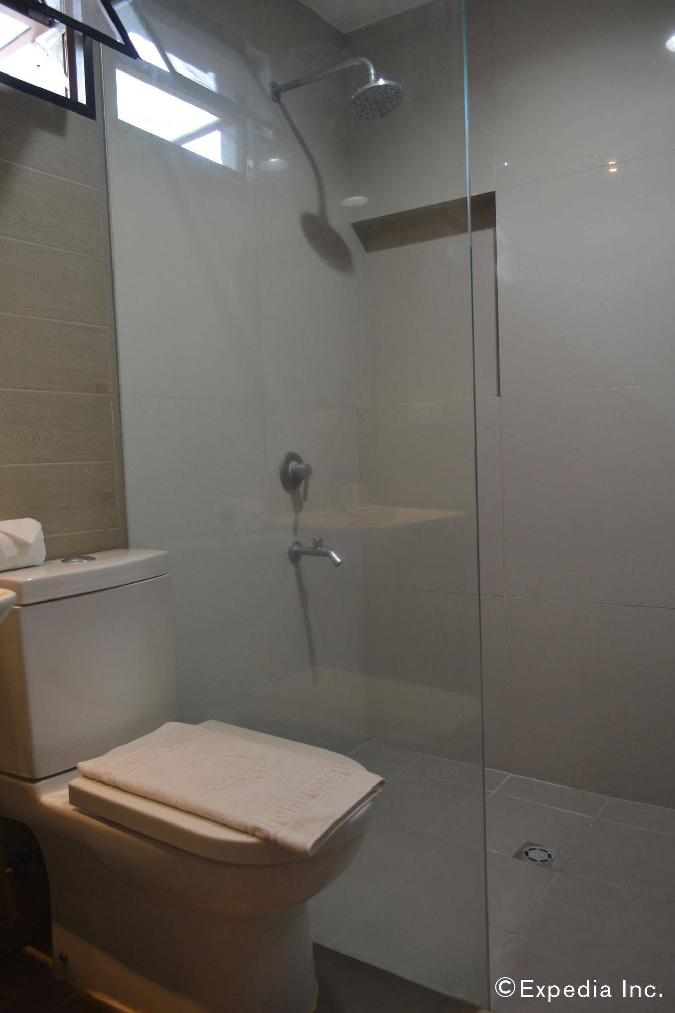 London Beach Resort and Hotel