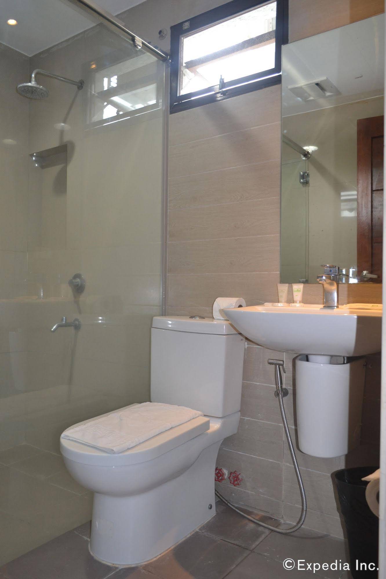 London Beach Resort and Hotel