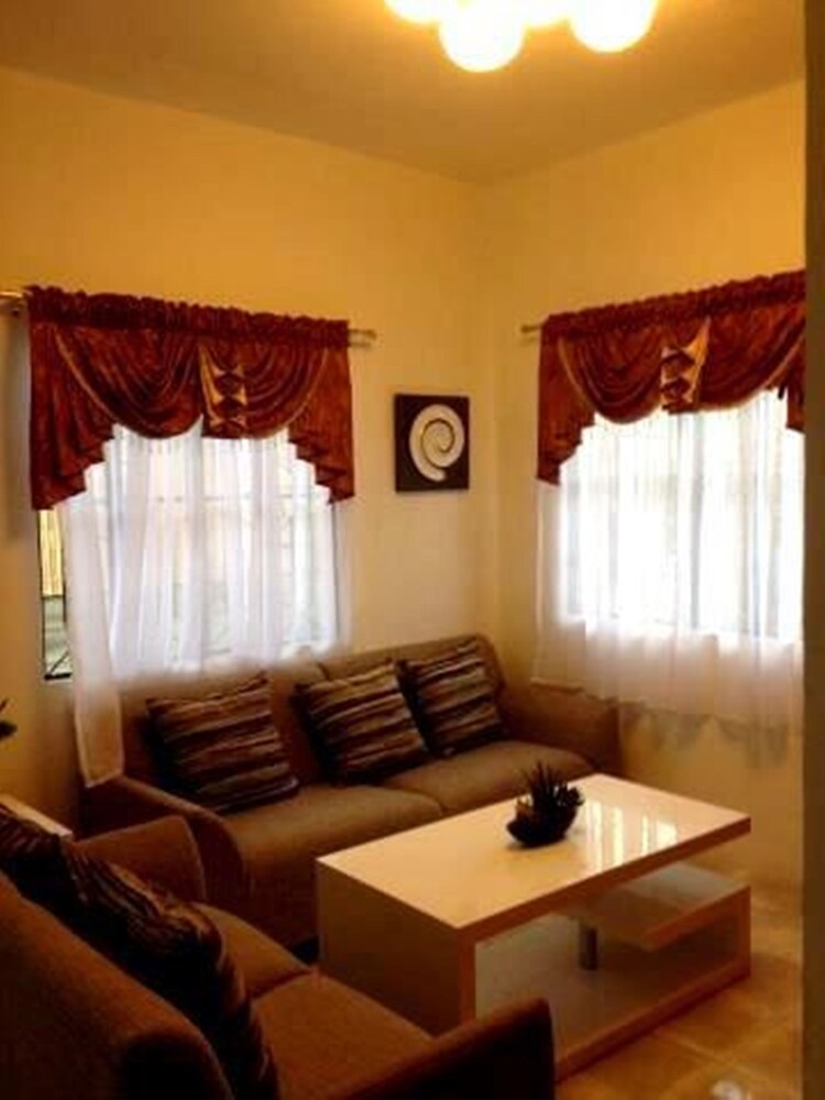 Roy's Townhouse