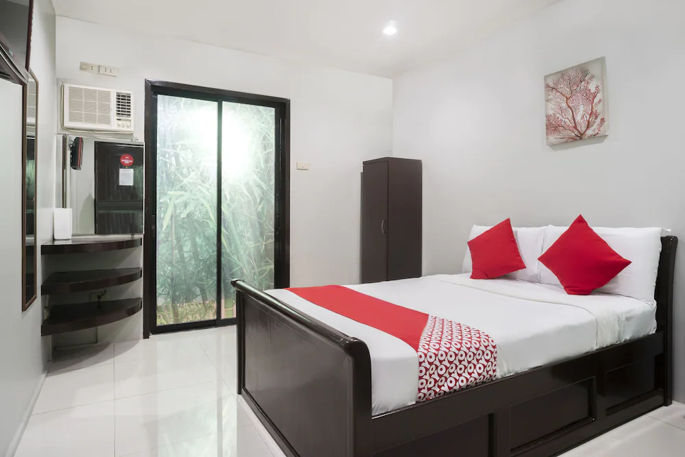 Samantha's Apartelle by OYO Rooms