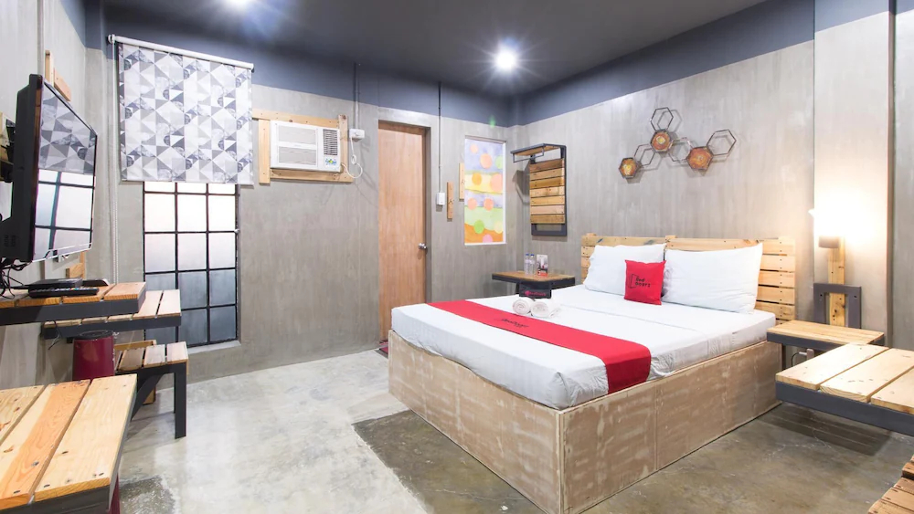 Bhive Hotel by RedDoorz