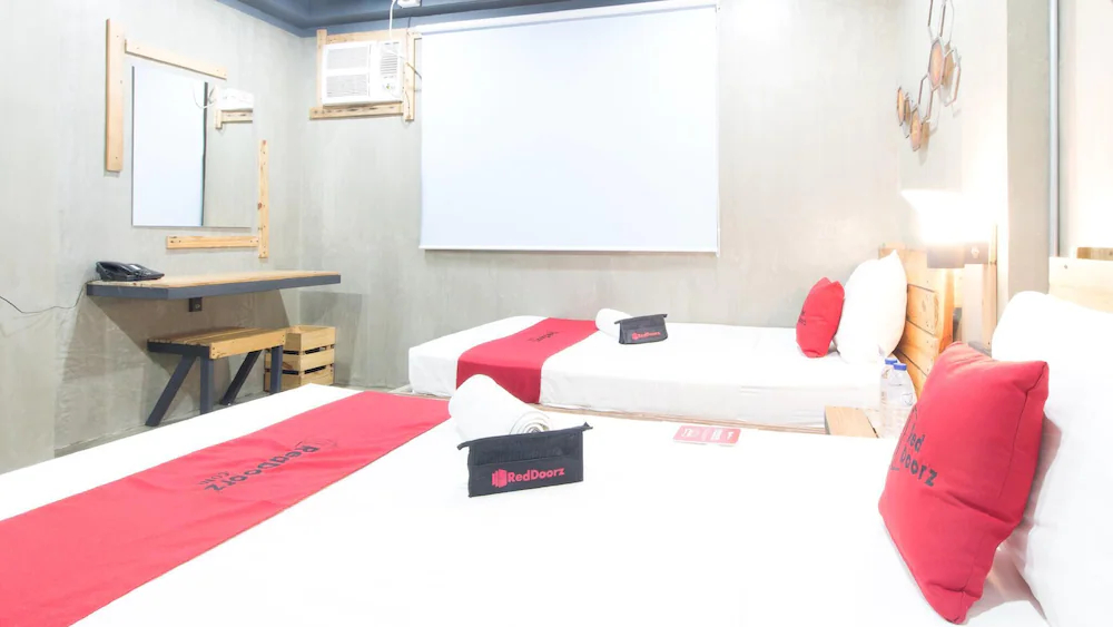 Bhive Hotel by RedDoorz