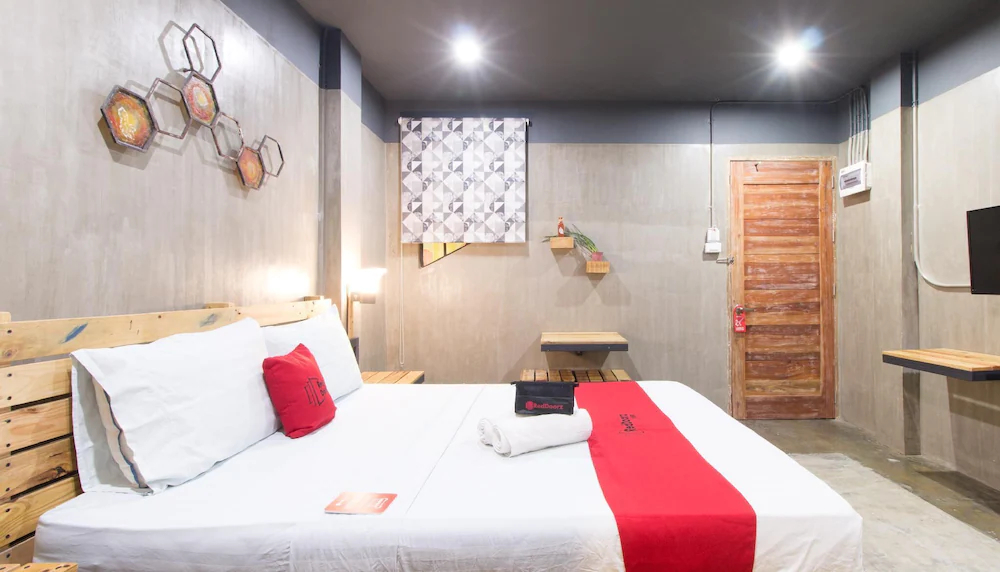 Bhive Hotel by RedDoorz