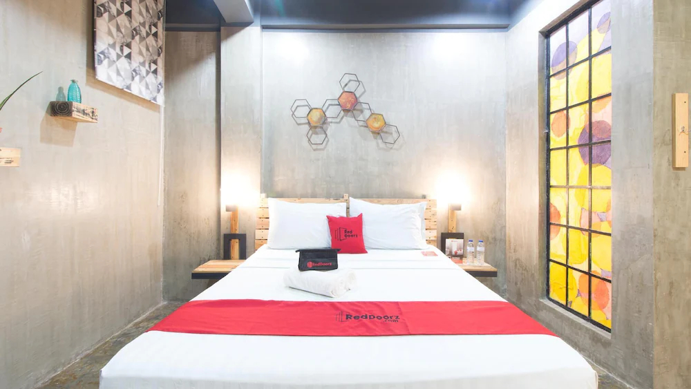 Bhive Hotel by RedDoorz