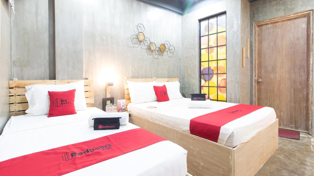Bhive Hotel by RedDoorz