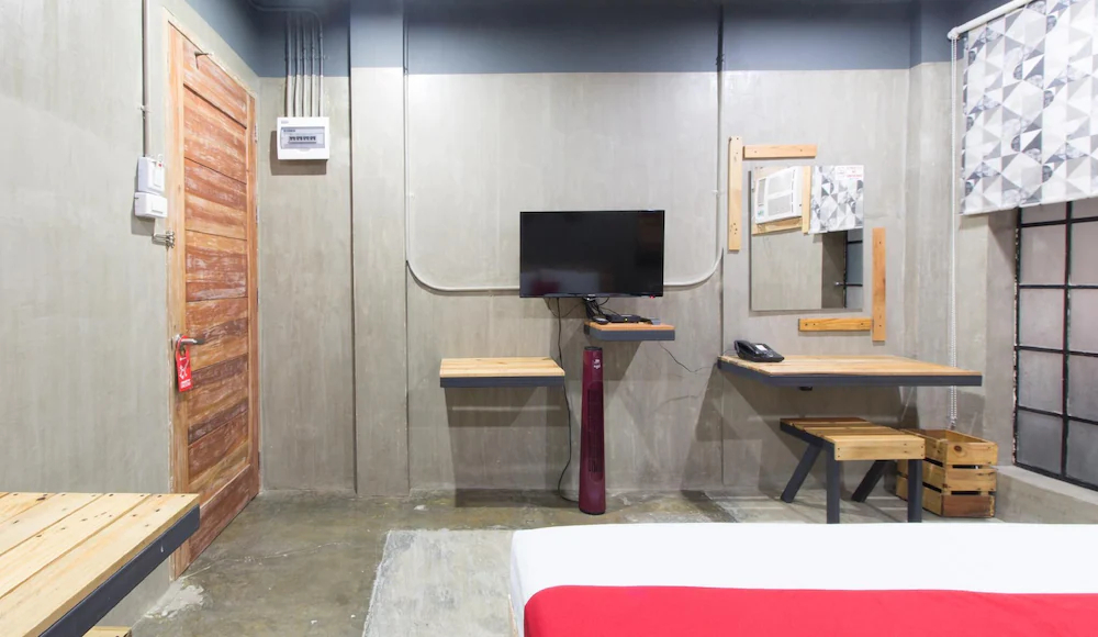 Bhive Hotel by RedDoorz