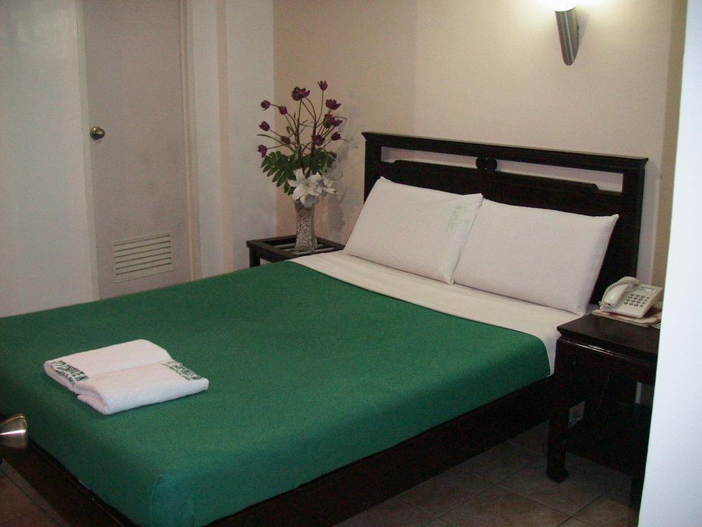 RedDoorz at City Corporate Inn Iloilo