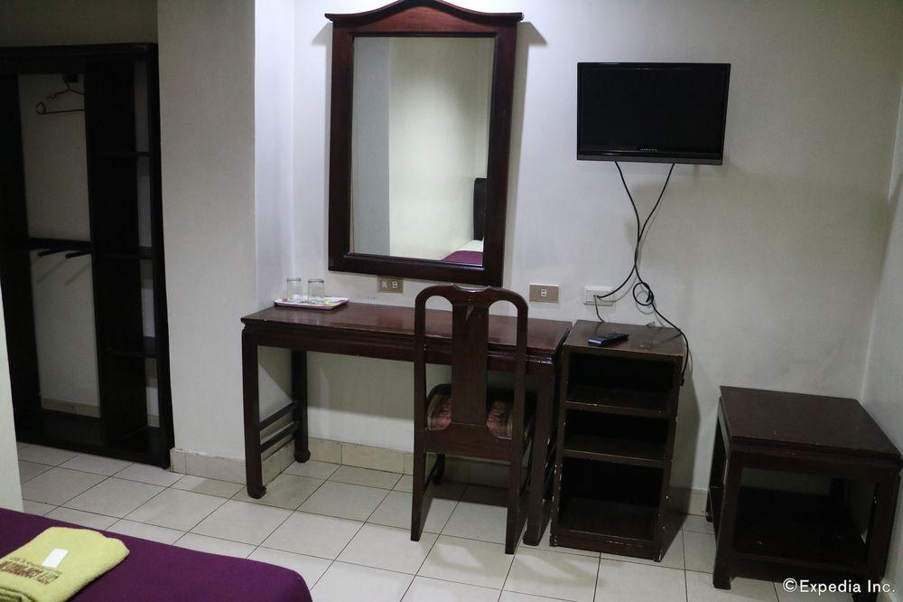 RedDoorz at City Corporate Inn Iloilo
