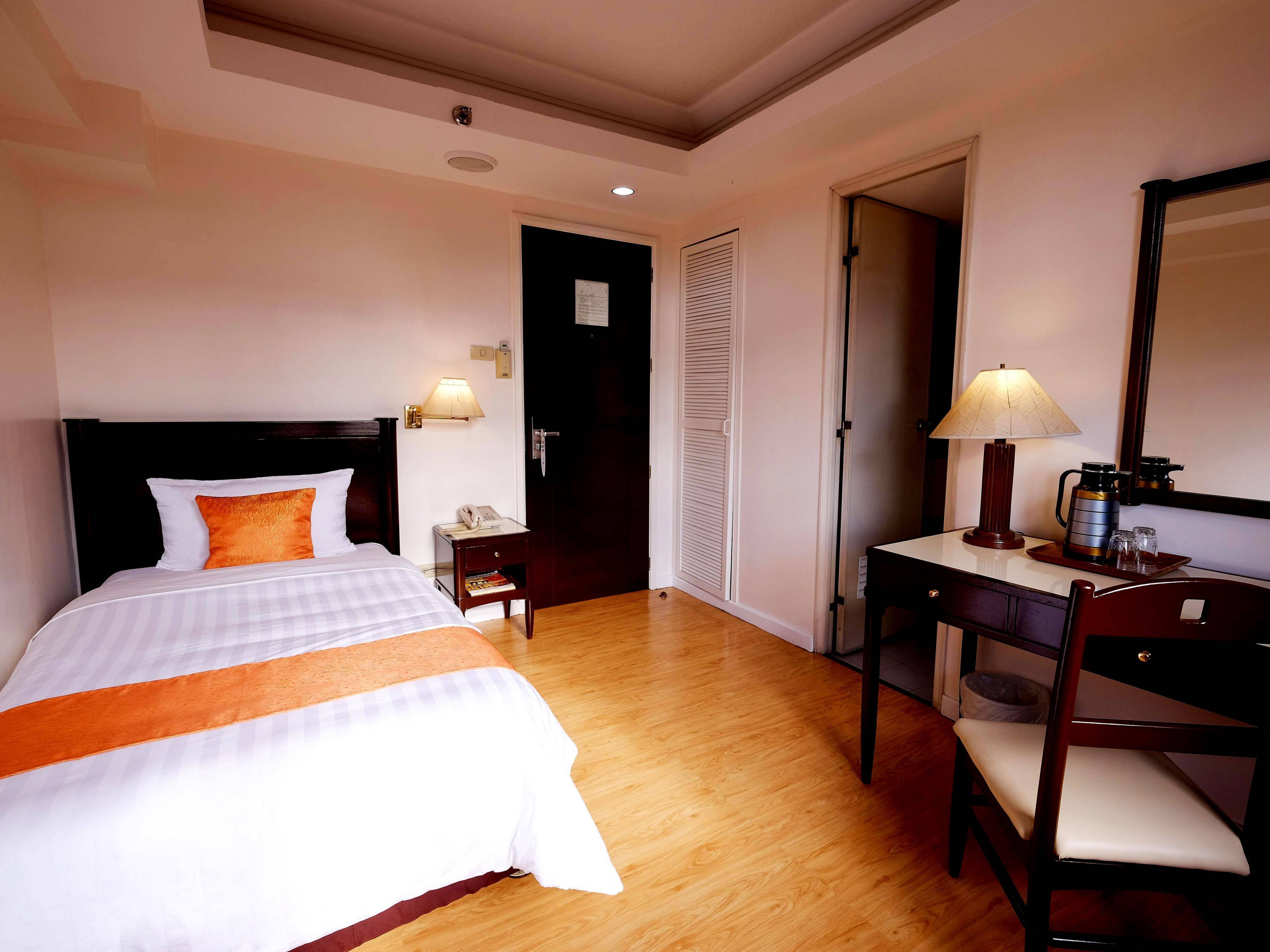Harbor Town Hotel