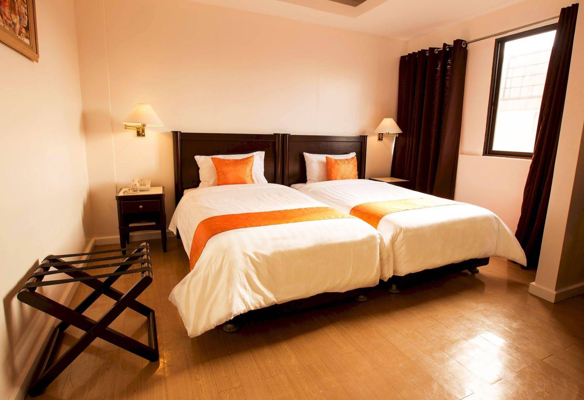 Harbor Town Hotel