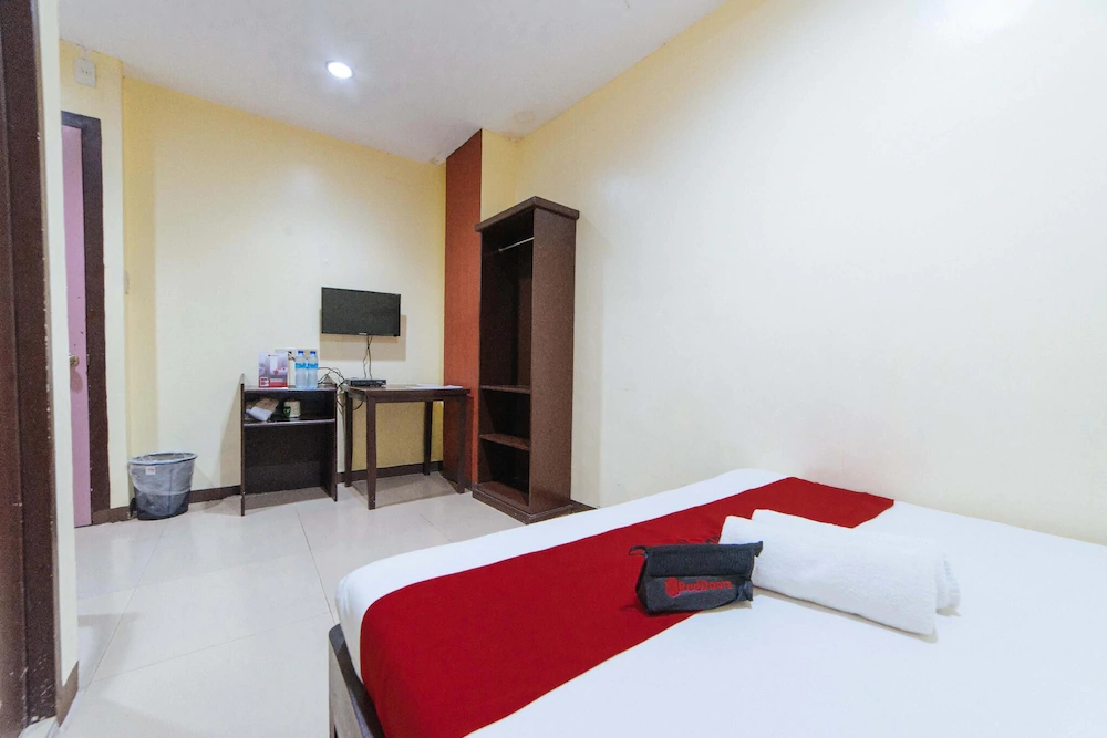 Iloilo Budget Inn by RedDoorz