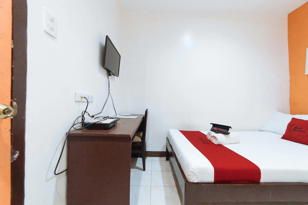 Iloilo Budget Inn by RedDoorz