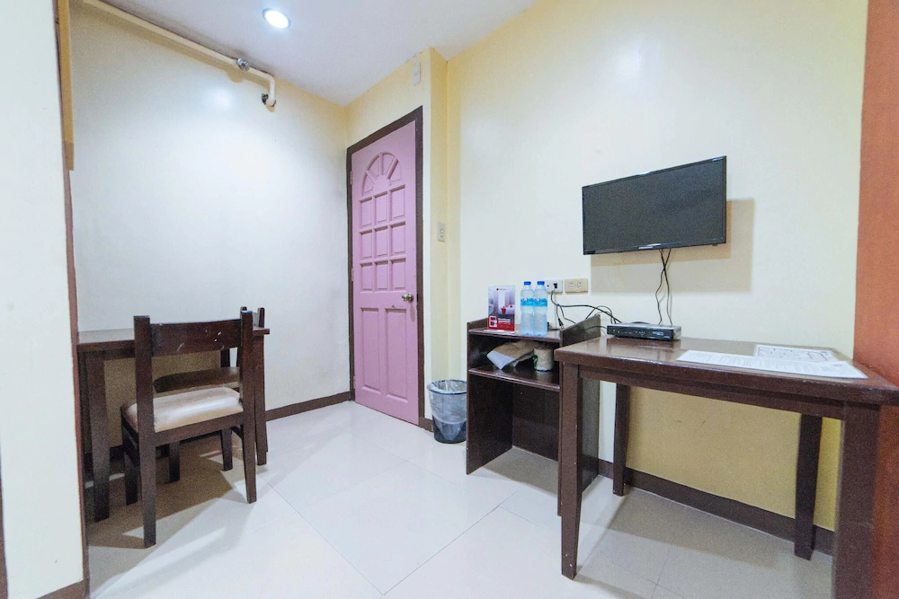 Iloilo Budget Inn by RedDoorz