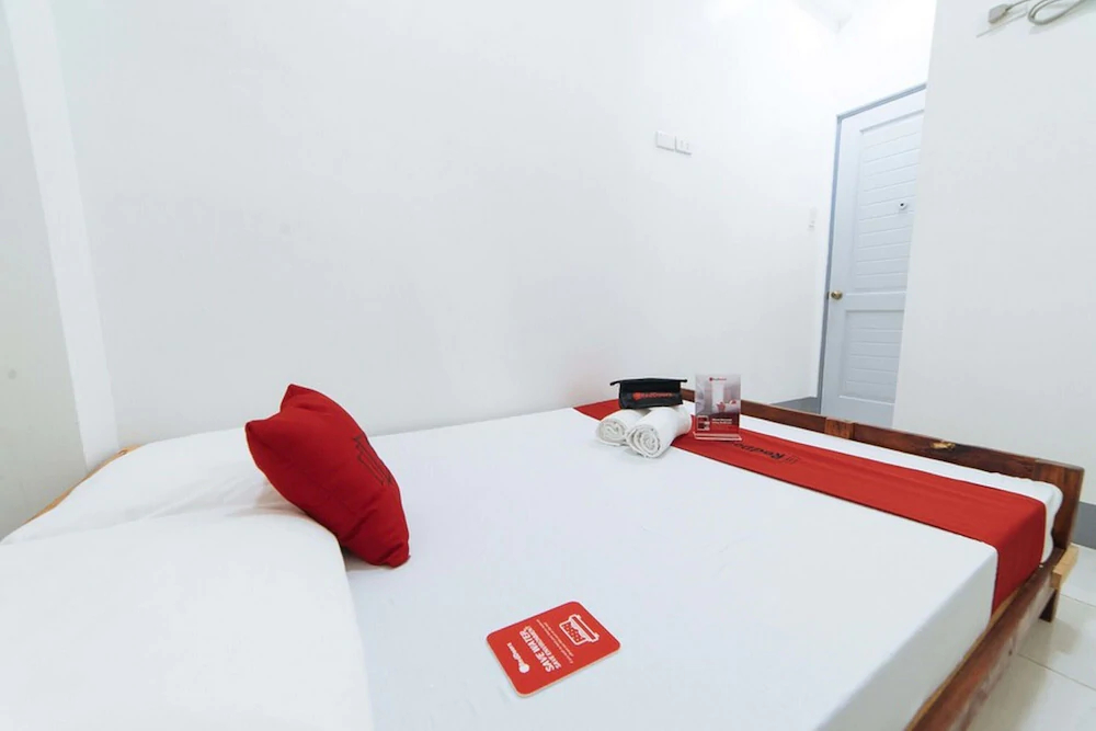 Mark & Marlie Pensionhouse by RedDoorz