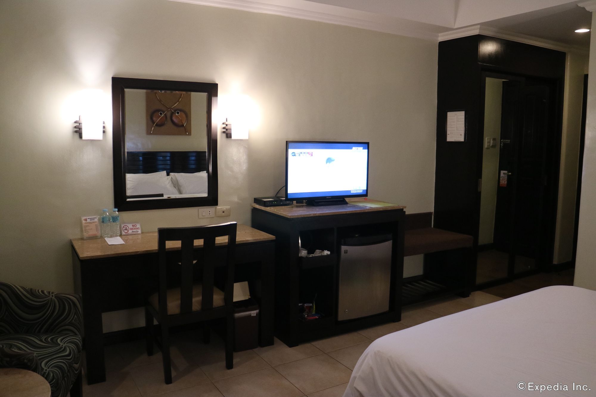 MO2 Westown Hotel Iloilo