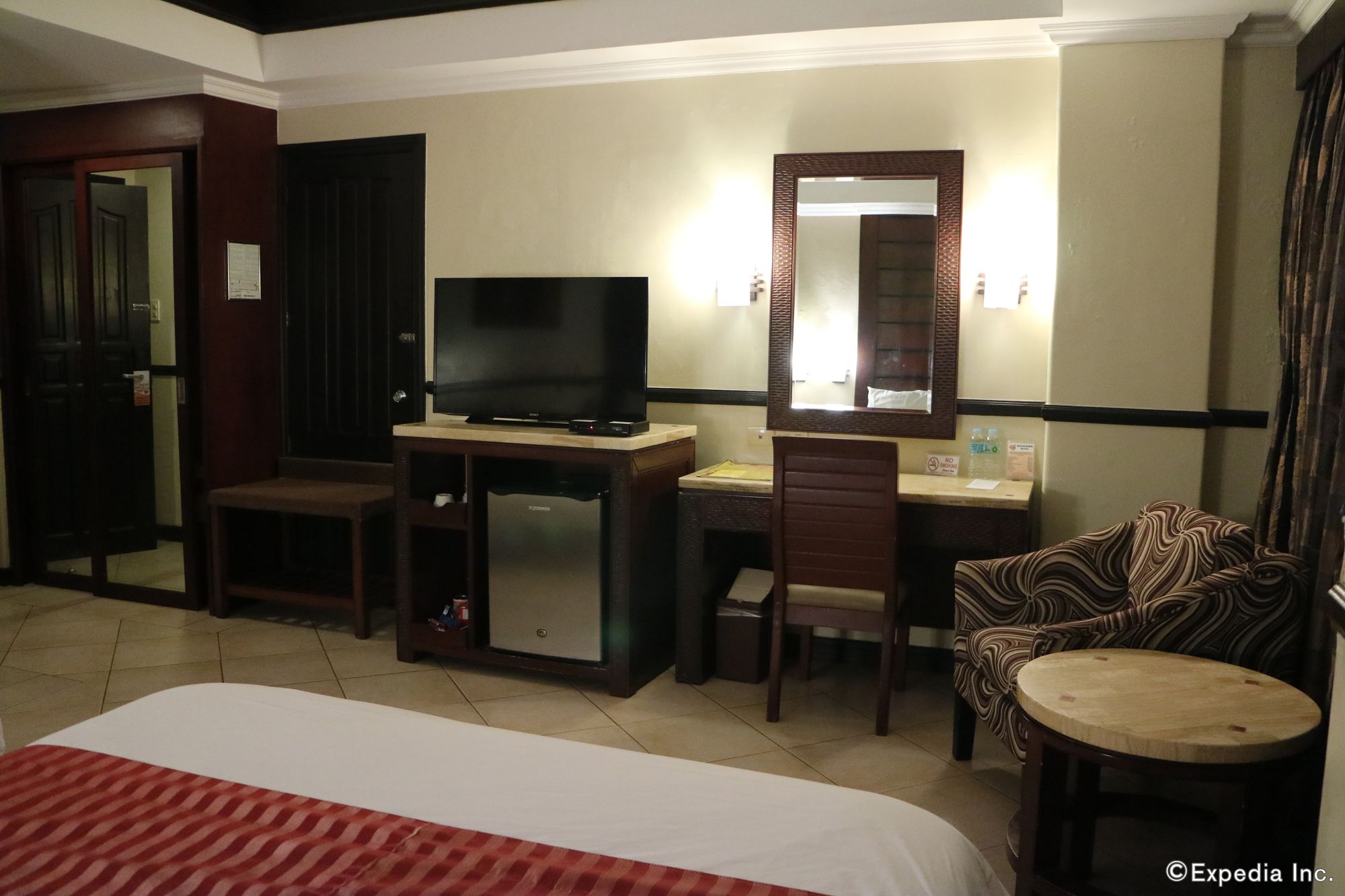 MO2 Westown Hotel Iloilo