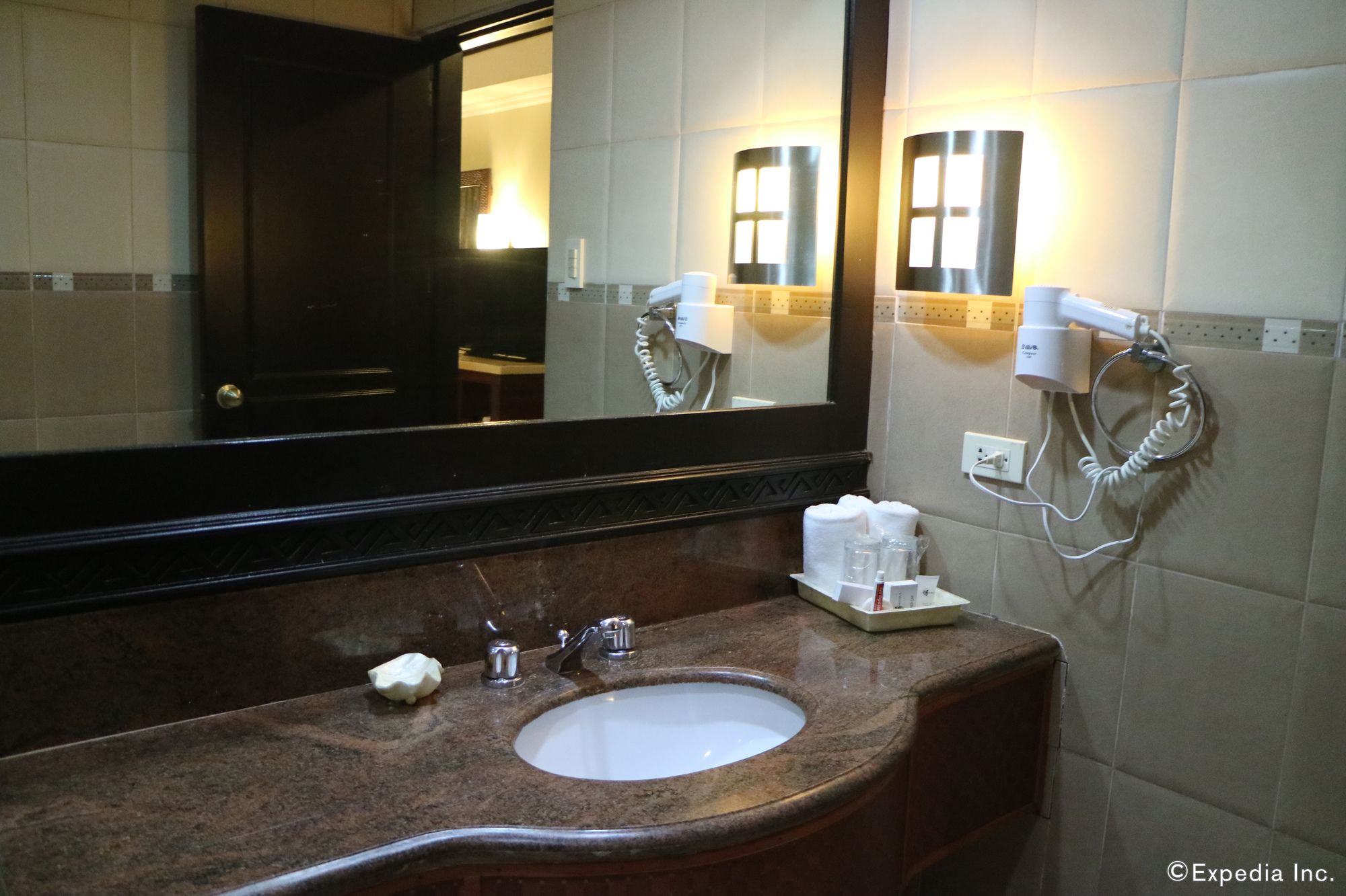 MO2 Westown Hotel Iloilo